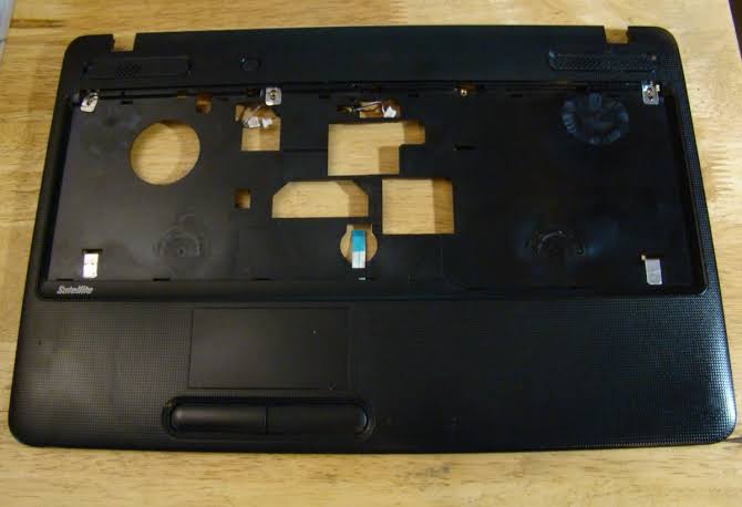 Toshiba Portégé M750 Palmrest Housing Replacement