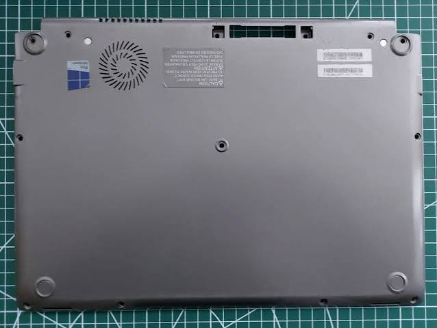 Toshiba Portégé M750 Bottom Bezel Housing Replacement