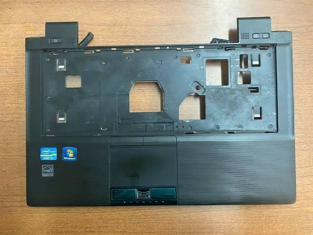Toshiba Tecra R840 Palmrest Housing Replacement